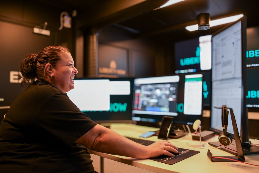 Gunn jobber som B2C-Operatør i Liberty Now sitt Operation Room.