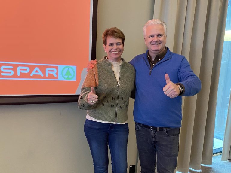 Managing director and merchant at Spar Atrå, Irene Haugen Gaustad and Ole Christian Fjeldheim, CEO SPAR Norway