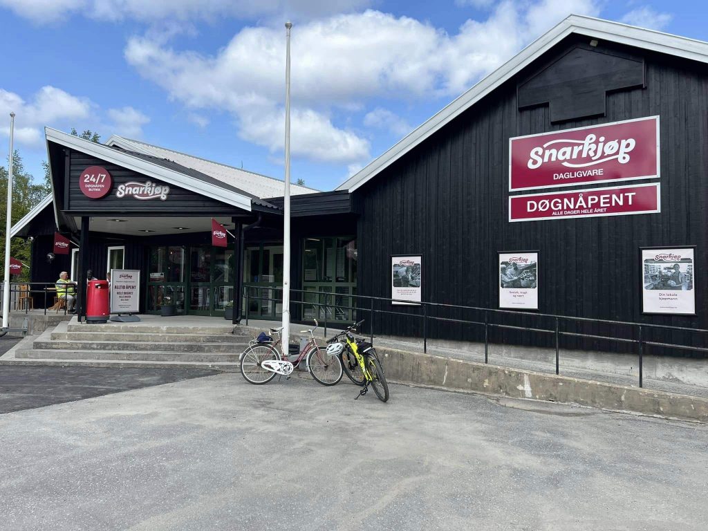 Fasaden til den nye, høyteknologiske butikken, Snarkjøp Ubergsmoen.