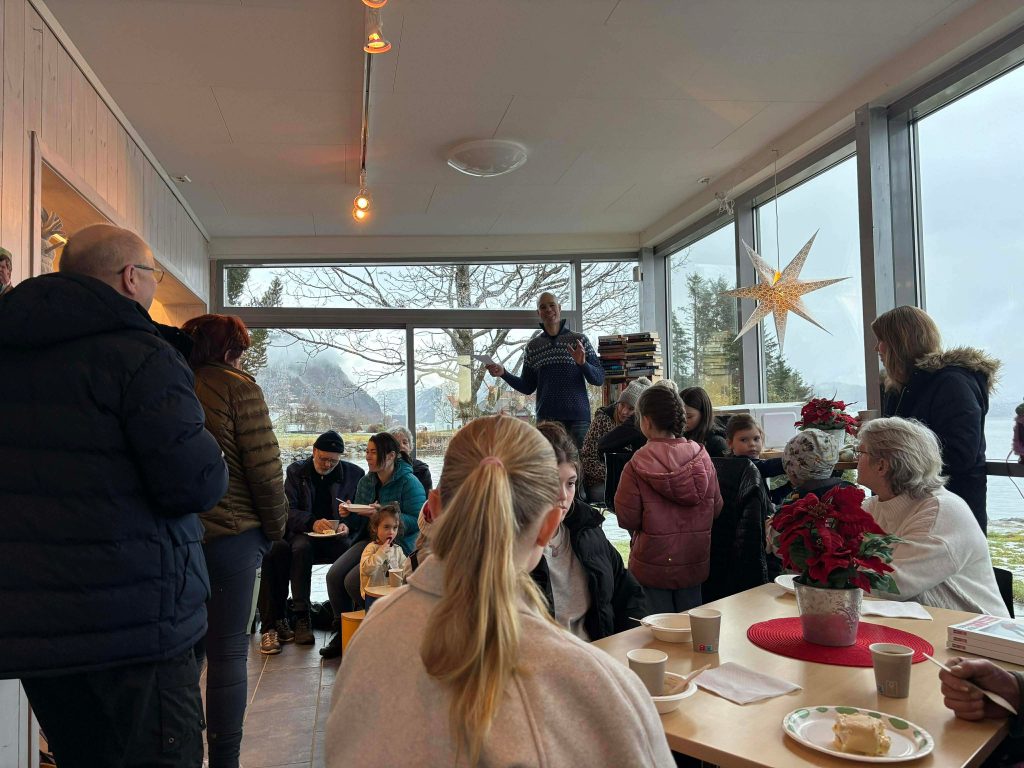 Det var folksomt i butikken da Nærbutikken Vevring inviterte til offisiell åpning med teknologien RMA-Butikkstyring.